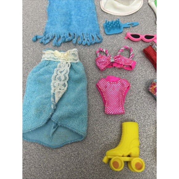 Vintage Barbie Beach Fun Accessories, Towel, Swimsuits, Sunglasses, And More - Picture 3 of 13